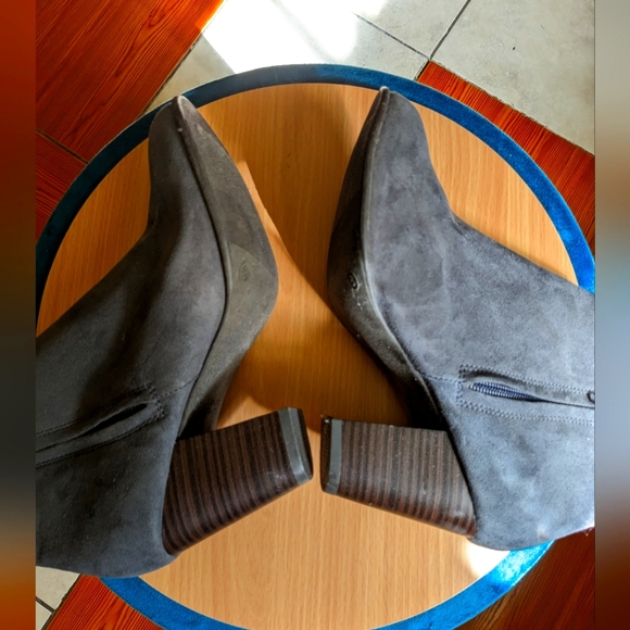 Chic and sleek suede-y Old Navy booties!✨ - Picture 3 of 4